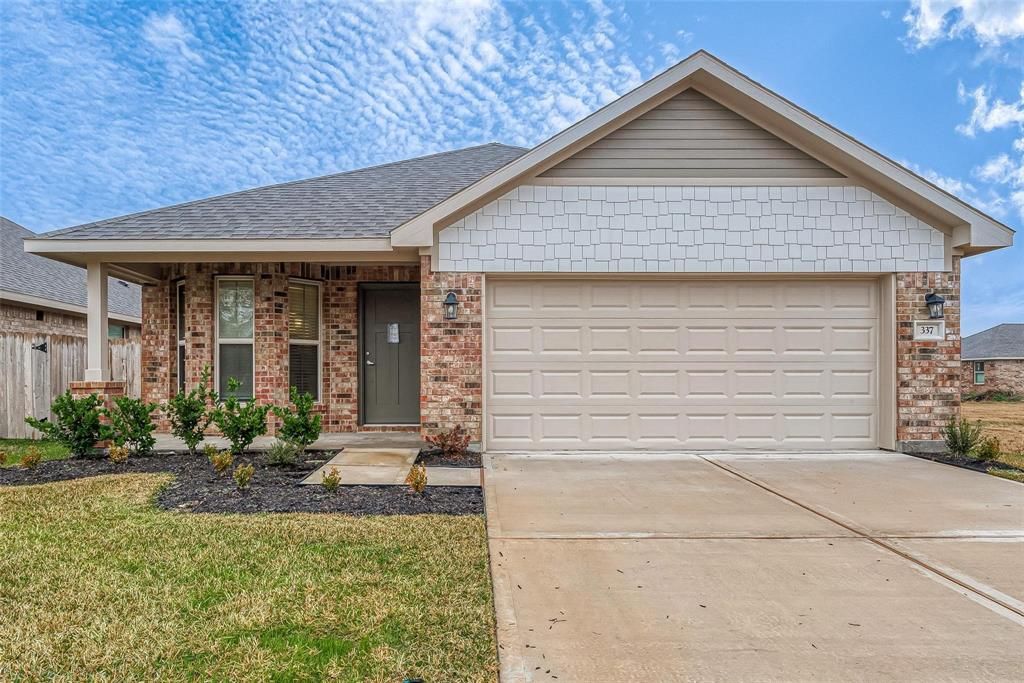 428 Bryan Way, Angleton, TX 77515