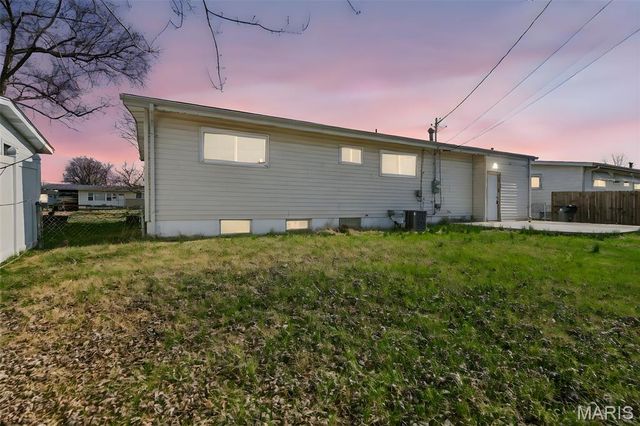 460 Wren Drive, Florissant, MO 63031