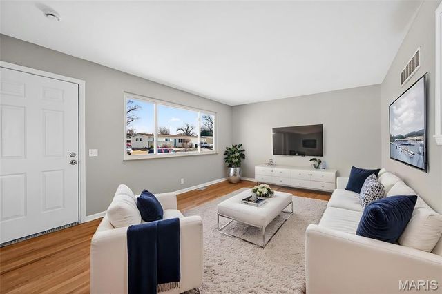 460 Wren Drive, Florissant, MO 63031