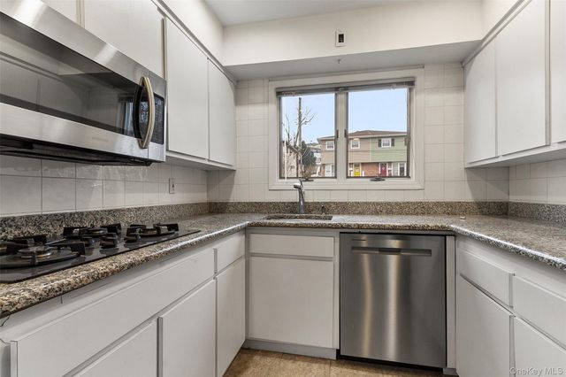 6 Regina Place 1, Yonkers, NY 10703