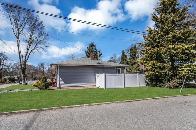 31 Baldwin Street, East Islip, NY 11730
