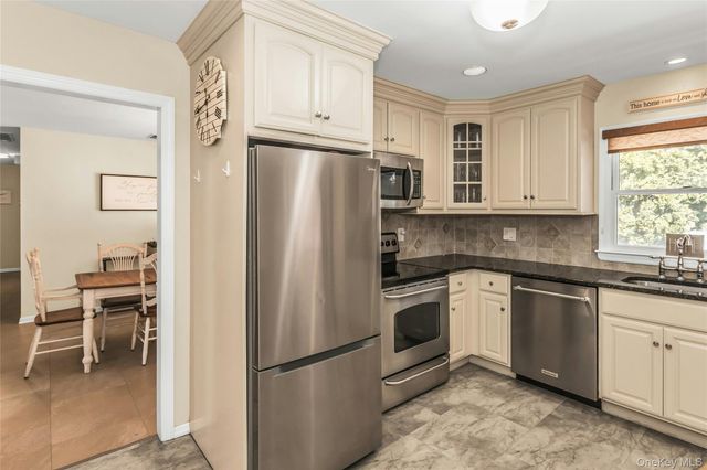 31 Baldwin Street, East Islip, NY 11730