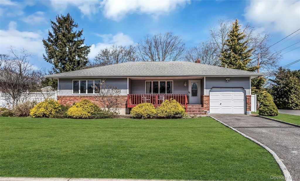 31 Baldwin Street, East Islip, NY 11730