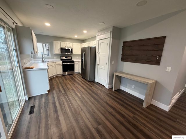 5818 S 158th Street, Omaha, NE 68135