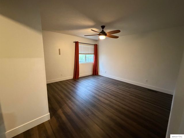 5818 S 158th Street, Omaha, NE 68135