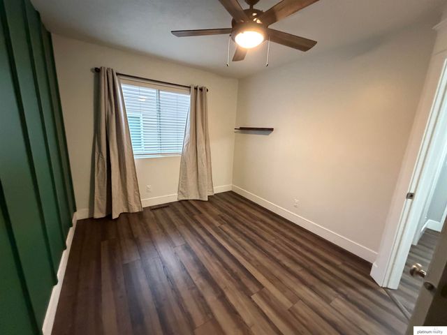 5818 S 158th Street, Omaha, NE 68135