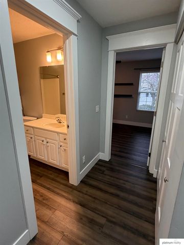 5818 S 158th Street, Omaha, NE 68135