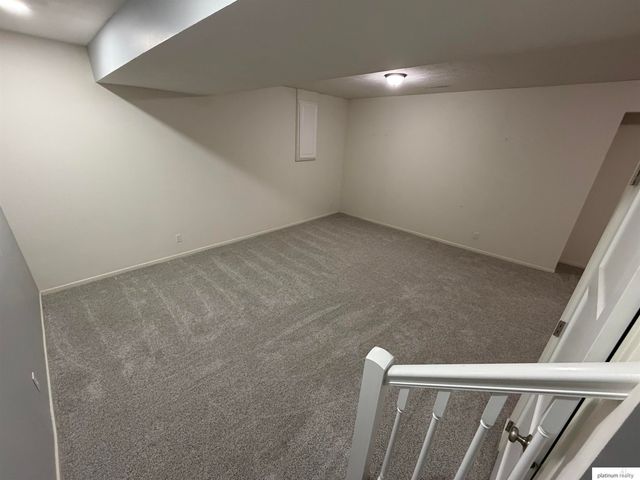 5818 S 158th Street, Omaha, NE 68135