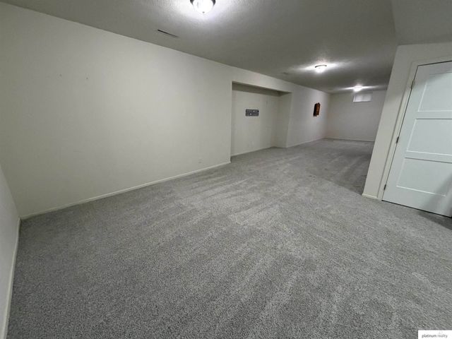 5818 S 158th Street, Omaha, NE 68135