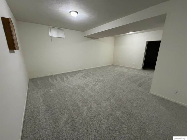 5818 S 158th Street, Omaha, NE 68135