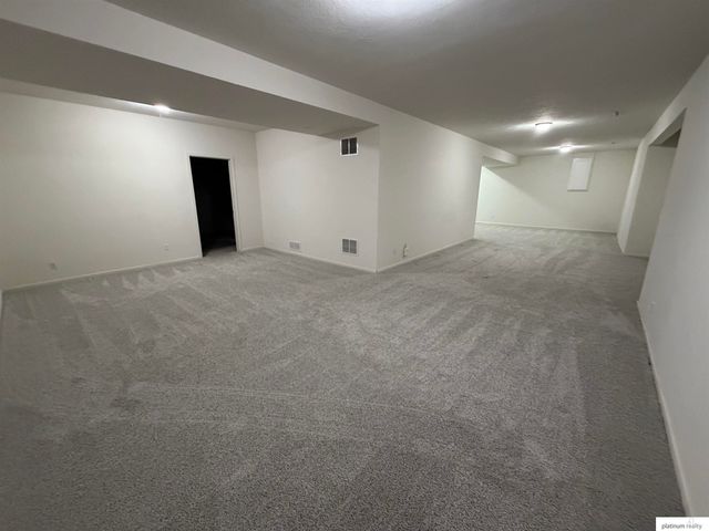 5818 S 158th Street, Omaha, NE 68135