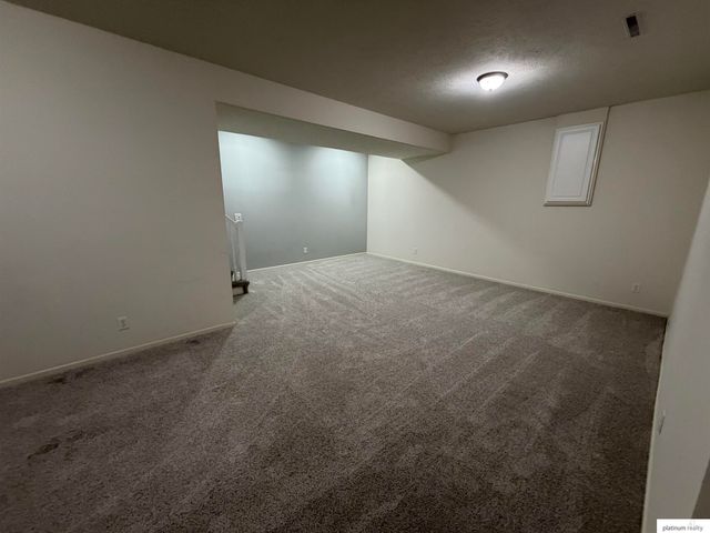 5818 S 158th Street, Omaha, NE 68135