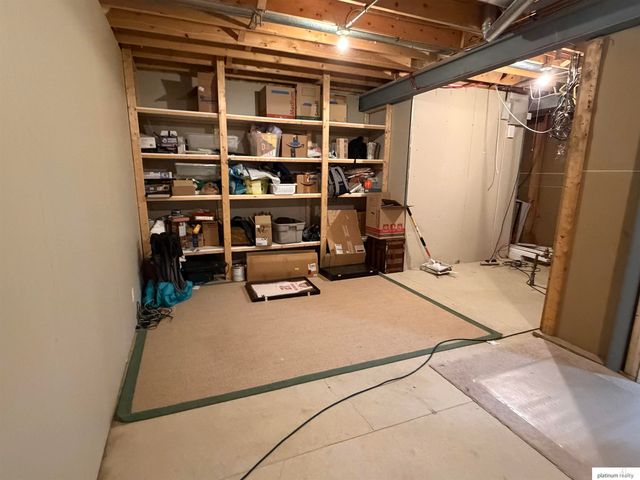 5818 S 158th Street, Omaha, NE 68135