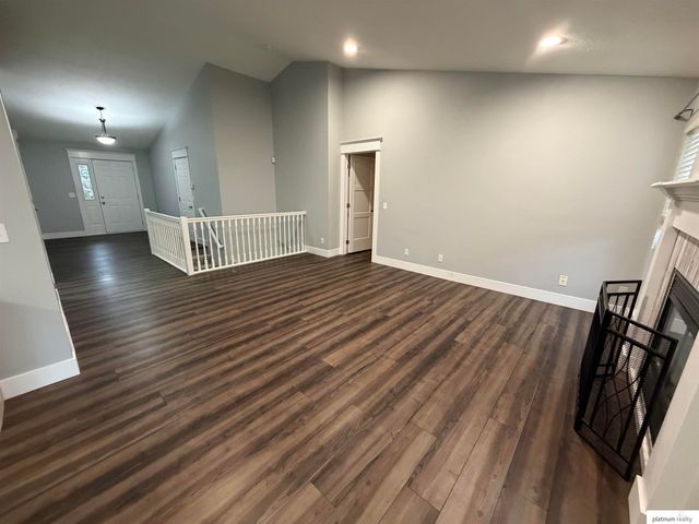 5818 S 158th Street, Omaha, NE 68135