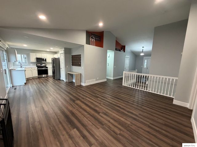 5818 S 158th Street, Omaha, NE 68135