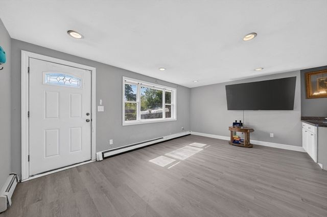 99 Connell Ave, Brockton, MA 02302