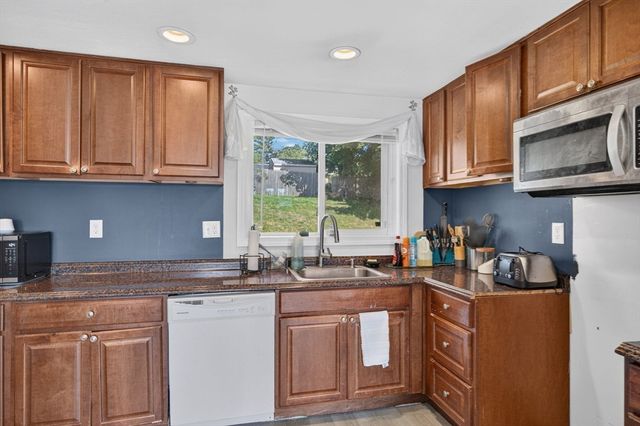 99 Connell Ave, Brockton, MA 02302