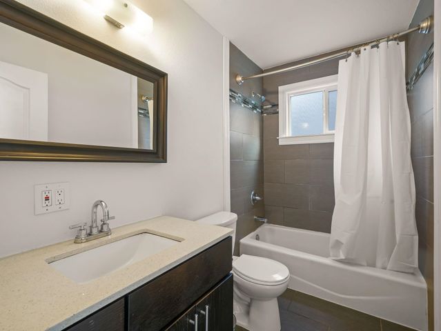 6208 Oakdale Ave, Oakland, CA 94605