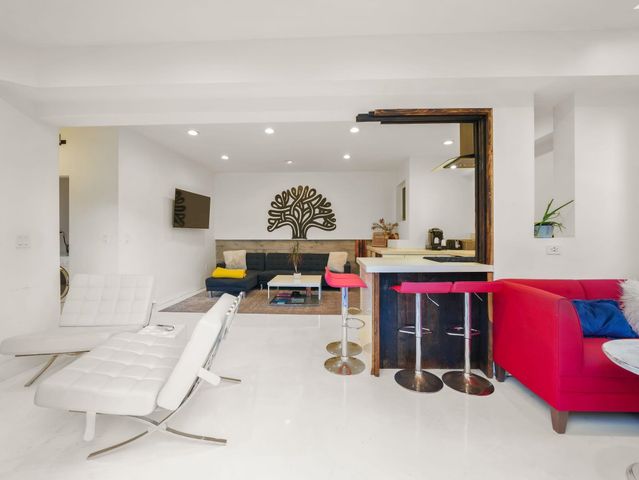 6208 Oakdale Ave, Oakland, CA 94605