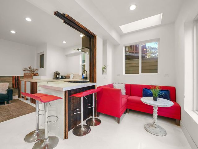 6208 Oakdale Ave, Oakland, CA 94605