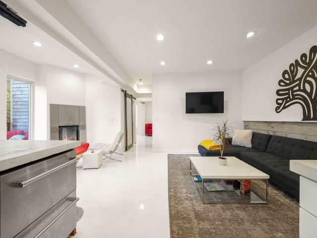 6208 Oakdale Ave, Oakland, CA 94605