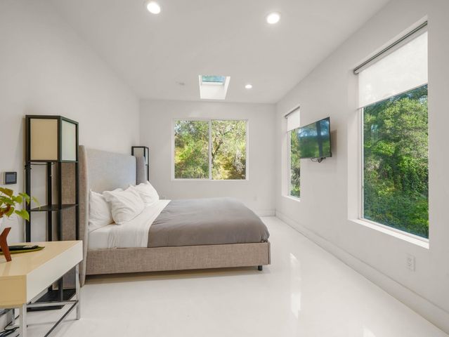 6208 Oakdale Ave, Oakland, CA 94605