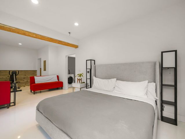 6208 Oakdale Ave, Oakland, CA 94605