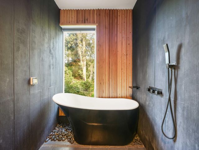 6208 Oakdale Ave, Oakland, CA 94605