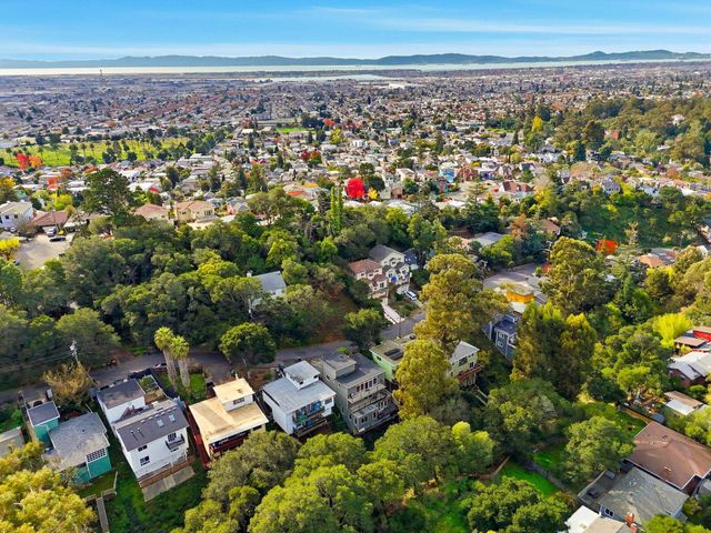 6208 Oakdale Ave, Oakland, CA 94605