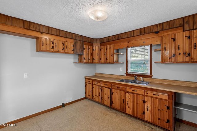 4534 Dishner Valley Road, Bristol, VA 24202