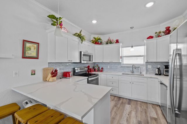 139 W Palm Street, Freeport, TX 77541