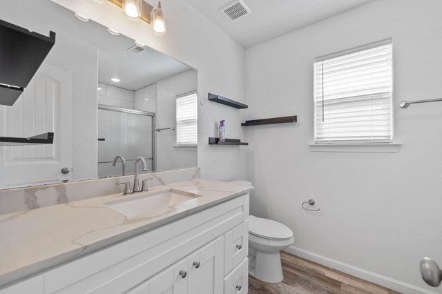 139 W Palm Street, Freeport, TX 77541