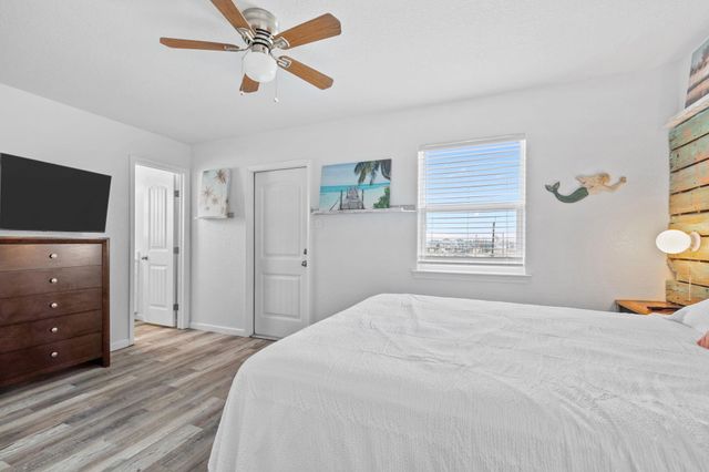 139 W Palm Street, Freeport, TX 77541