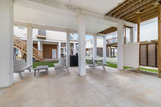 139 W Palm Street, Freeport, TX 77541