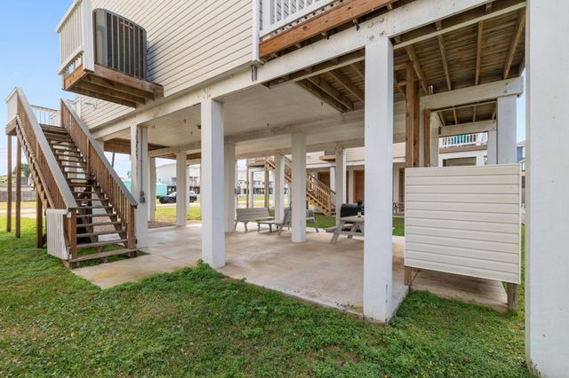 139 W Palm Street, Freeport, TX 77541