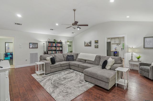 9942 Lockhart Rd, Denham Springs, LA 70726