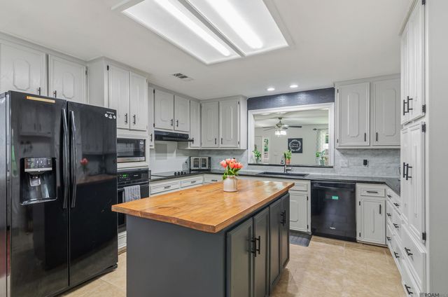 9942 Lockhart Rd, Denham Springs, LA 70726
