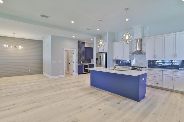 6214 S MAIN AVENUE, Tampa, FL 33611