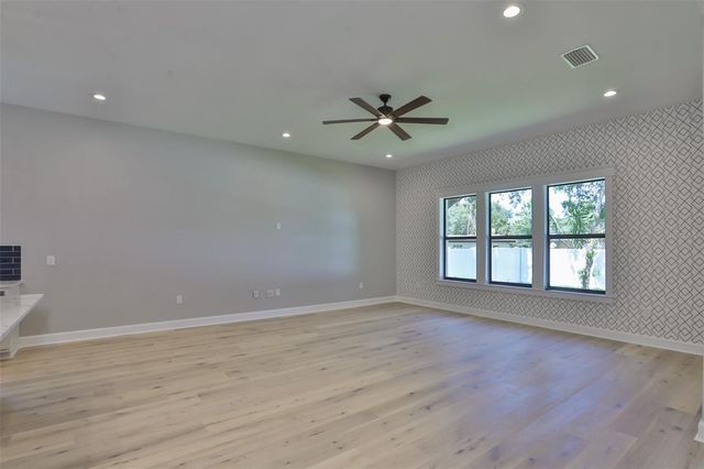 6214 S MAIN AVENUE, Tampa, FL 33611