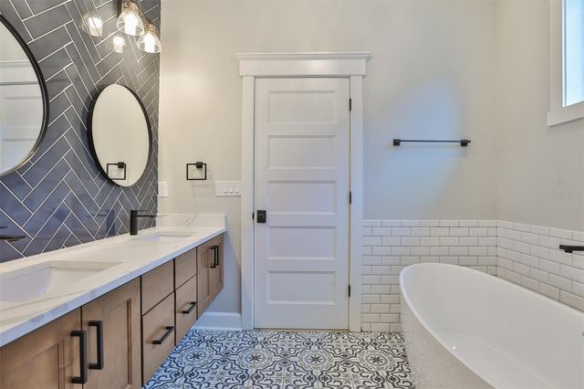 6214 S MAIN AVENUE, Tampa, FL 33611