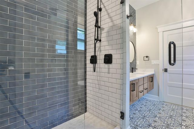 6214 S MAIN AVENUE, Tampa, FL 33611