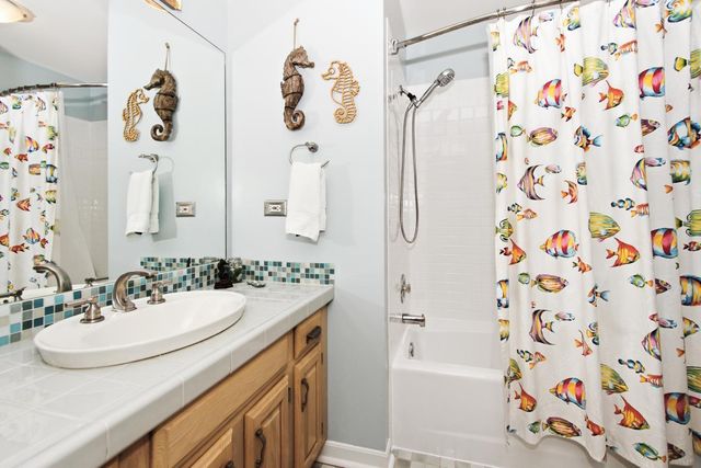 933 Doral Drive, Bartlett, IL 60103