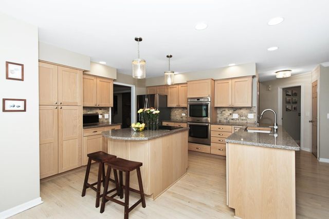 933 Doral Drive, Bartlett, IL 60103