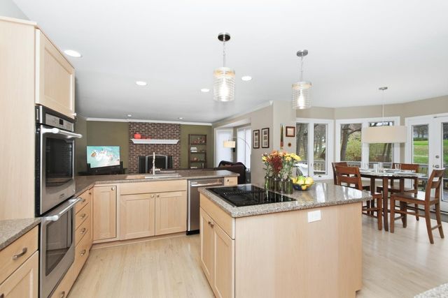 933 Doral Drive, Bartlett, IL 60103