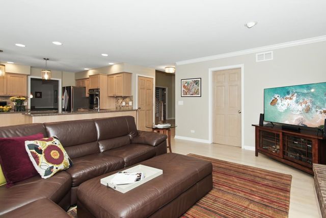 933 Doral Drive, Bartlett, IL 60103