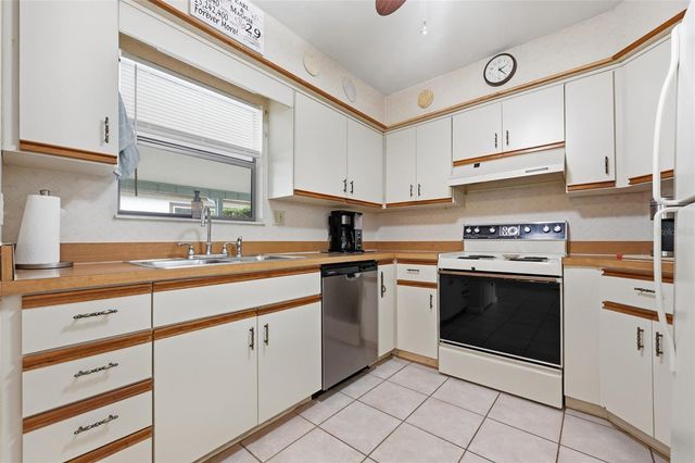 9028 NW 37TH CIRCLE, Gainesville, FL 32653