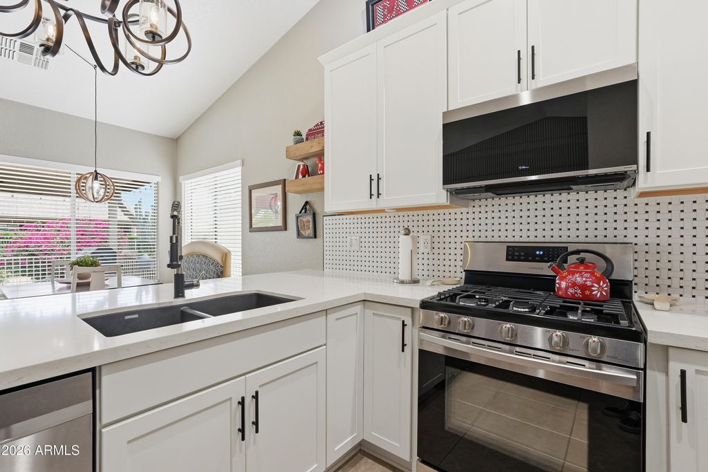 Image 11 of property listing at 8946 E MINNESOTA Avenue, Sun Lakes, AZ 85248