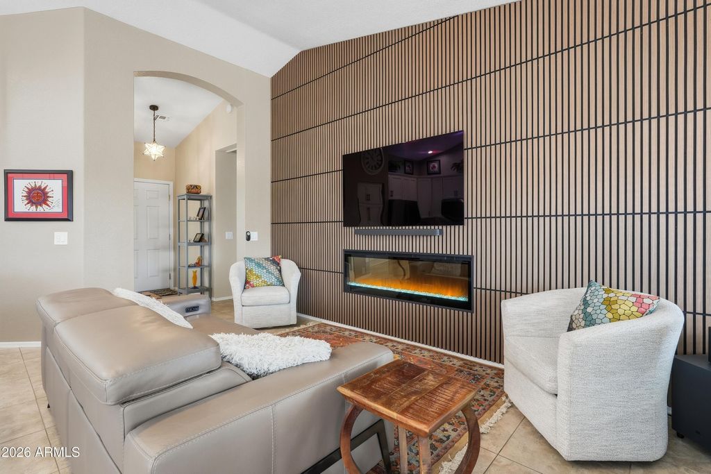 Image 3 of property listing at 8946 E MINNESOTA Avenue, Sun Lakes, AZ 85248