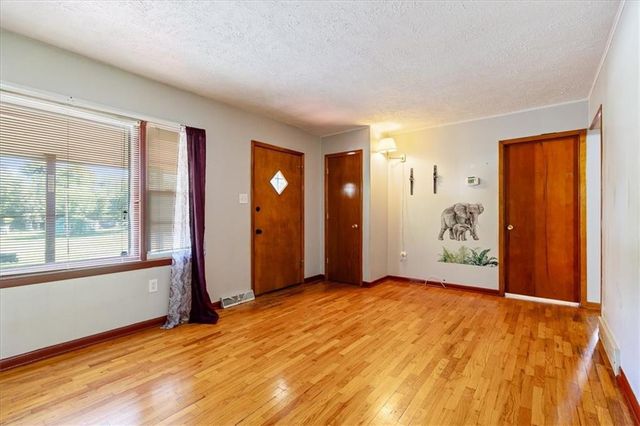4905 Oakland Avenue, Kansas City, KS 66102