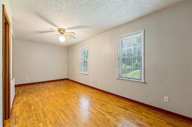 4905 Oakland Avenue, Kansas City, KS 66102